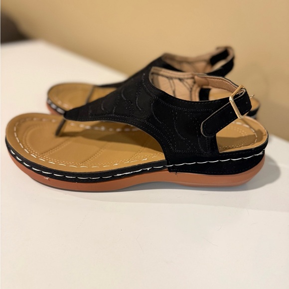 Amazon Black and Tan Women's Sandals - Picture 2 of 3
